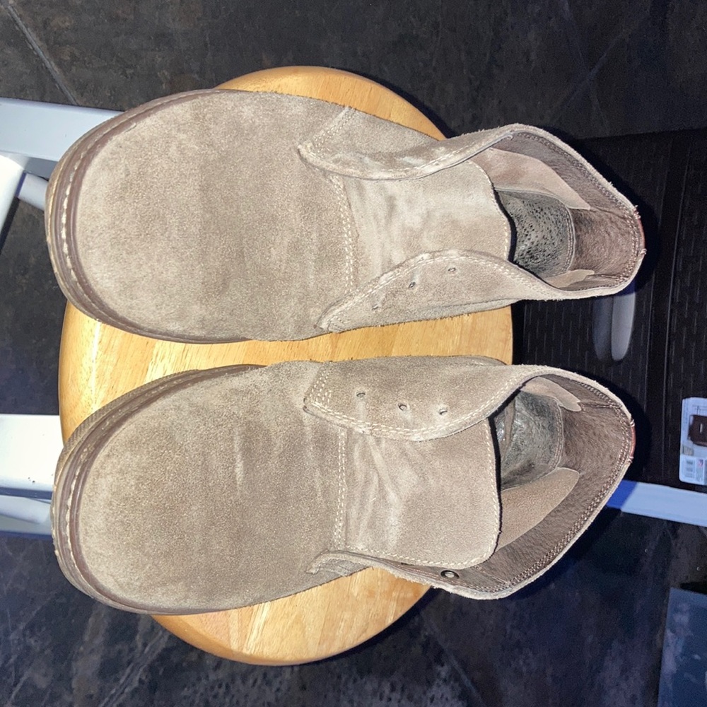 Johnston and Murphy Chukka Boots (Soft Material)